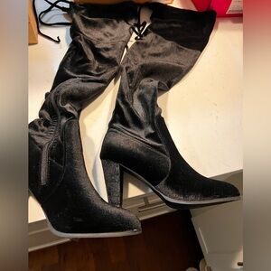 Chelsea Moreland sued knee high boots